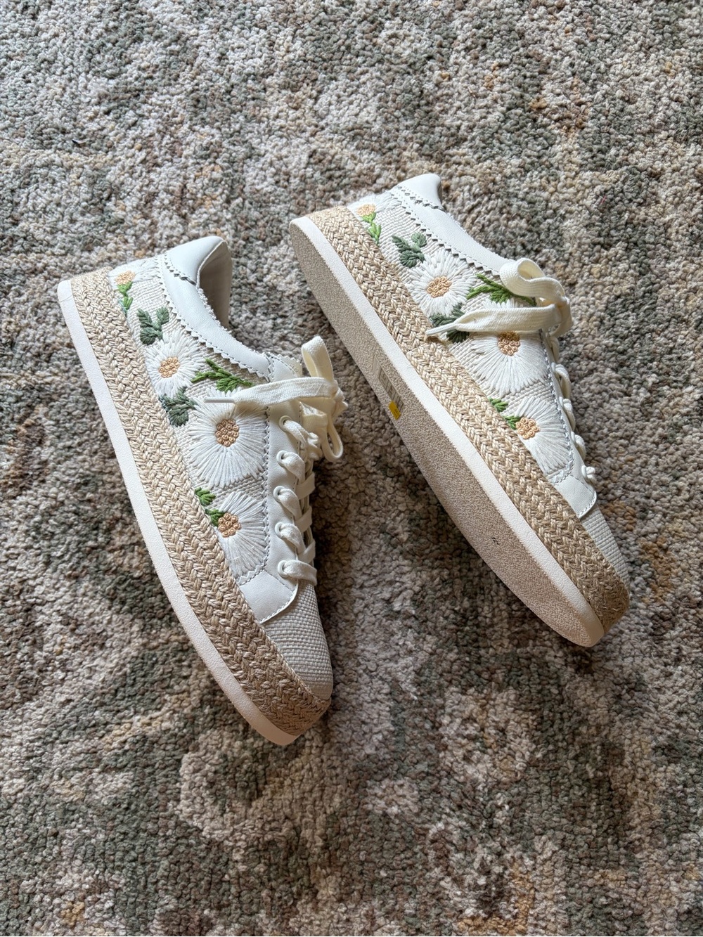 Dolce Vita White Floral Embroidered Platform Sneakers Never Worn | Size 10